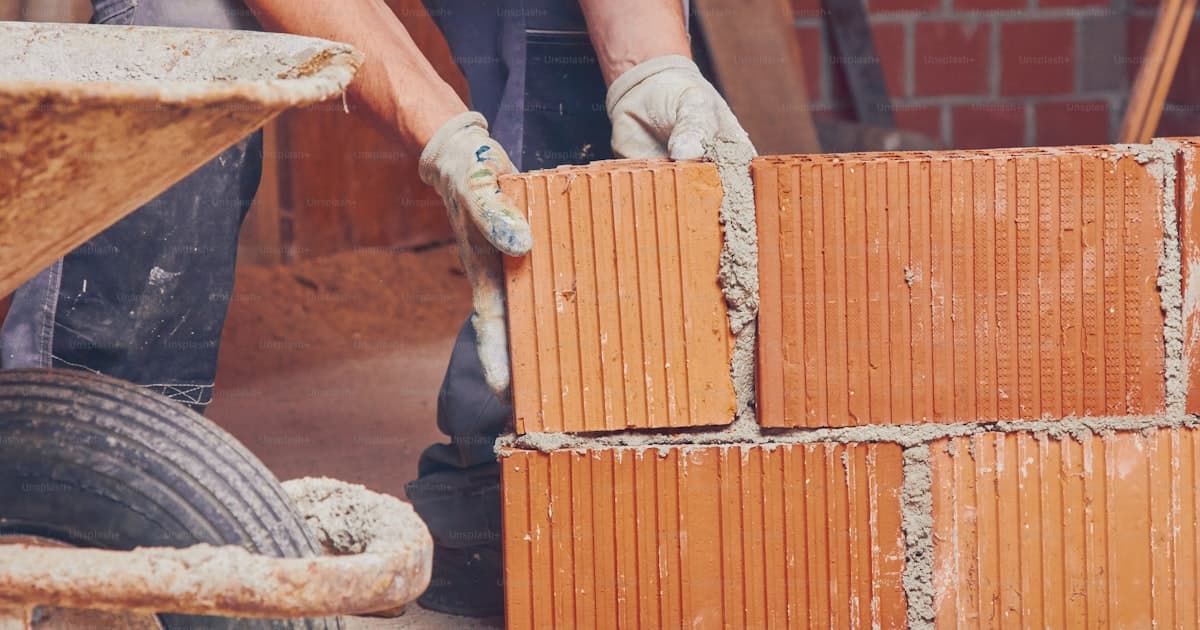 Albañil en Corrientes: cuánto cobran y para qué changas los necesitás